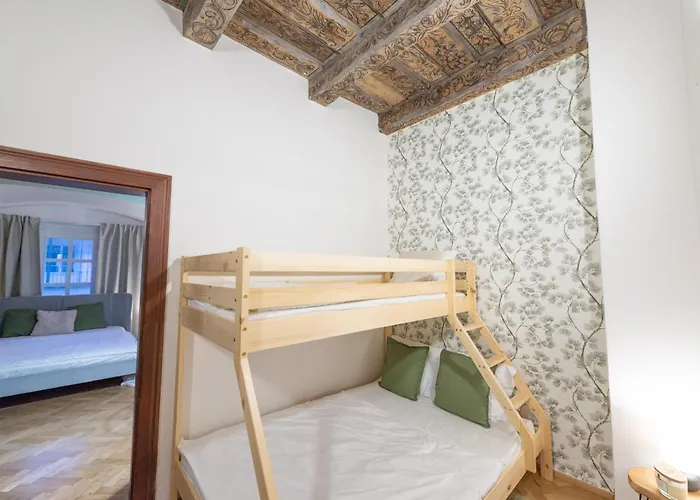 Adam's - Great Price & Location 아파트 *