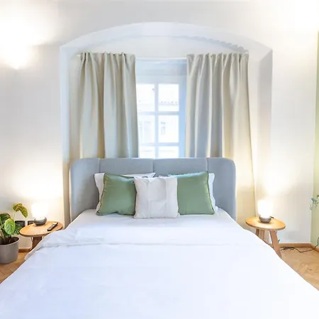 Adam's - Great Price & Location * Prague
